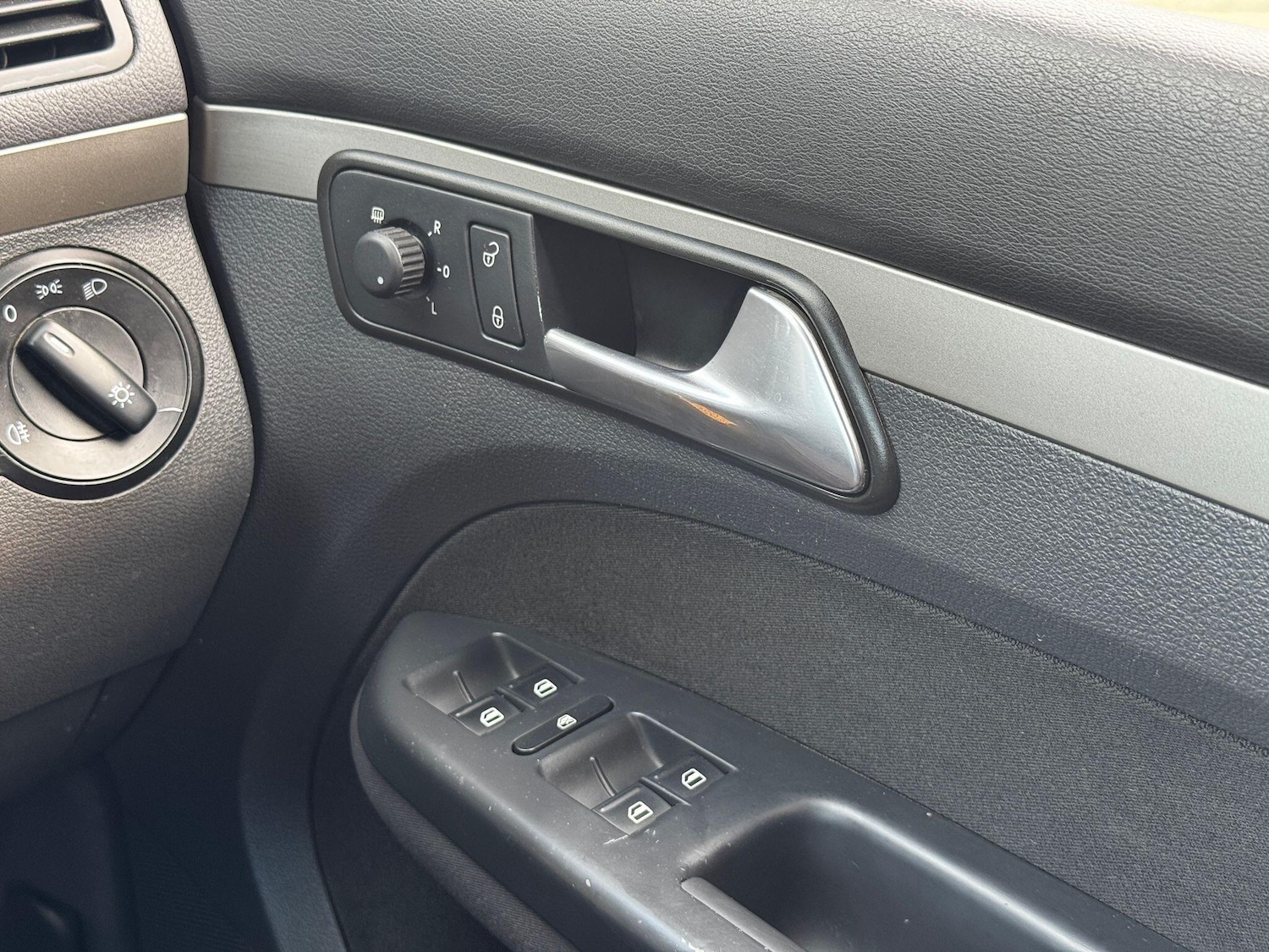 Used Volkswagen Touran 2009 for sale - 78085991: Photo 24