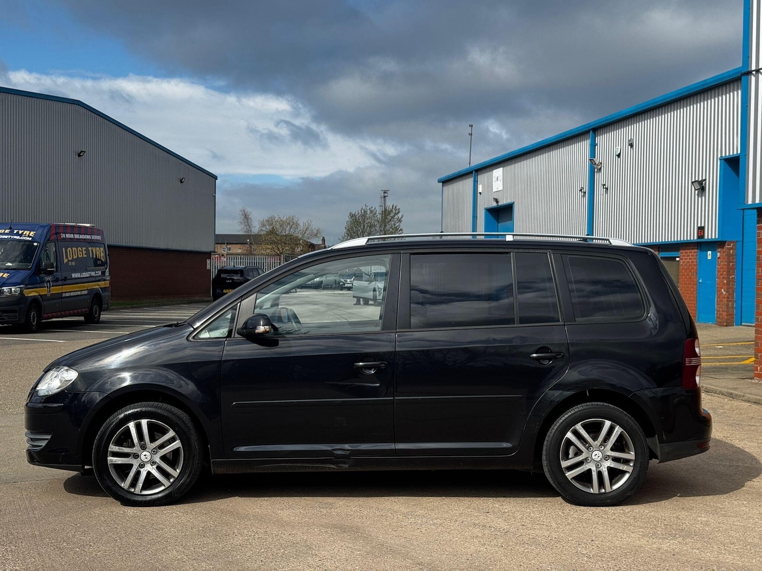 Used Volkswagen Touran 2009 for sale - 78085991: Photo 3