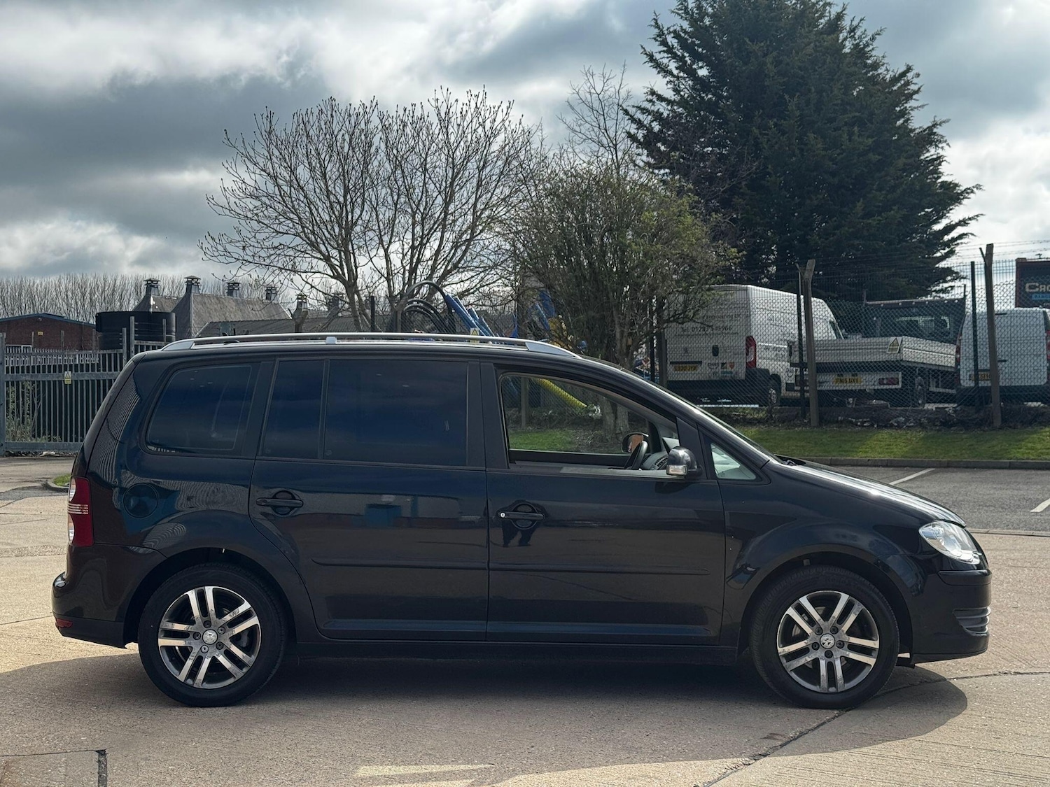 Used Volkswagen Touran 2009 for sale - 78085991: Photo 4