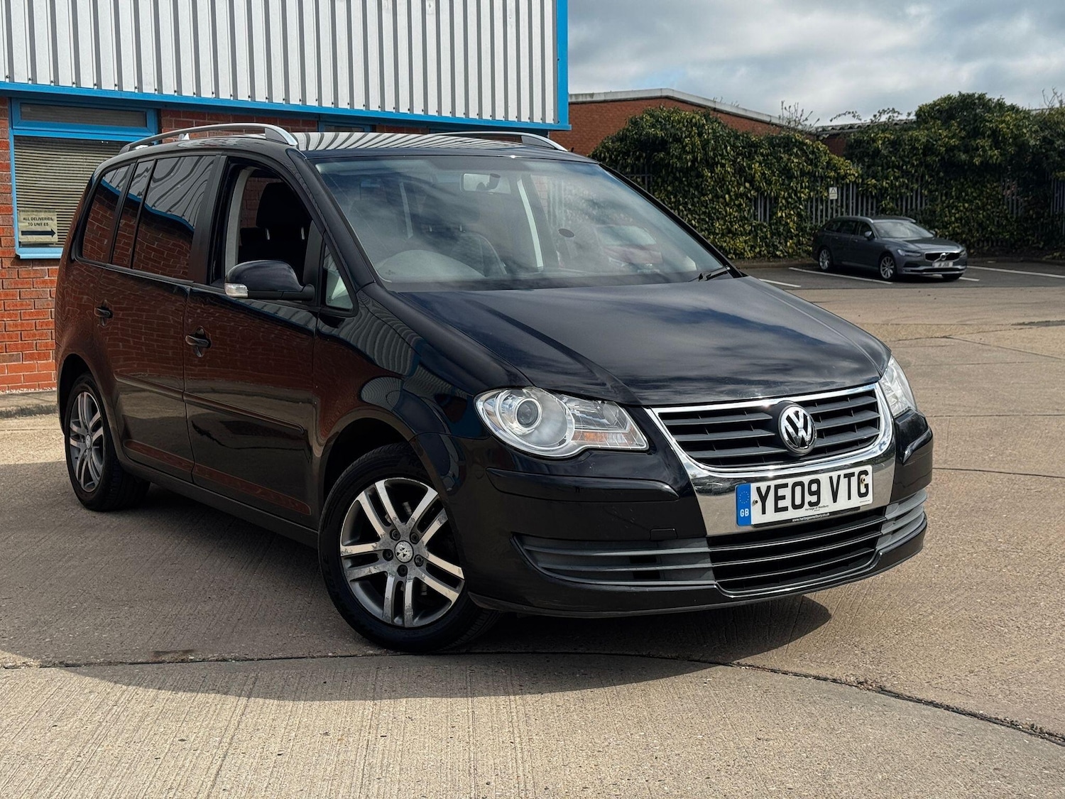 Used Volkswagen Touran 2009 for sale - 78085991: Photo 9