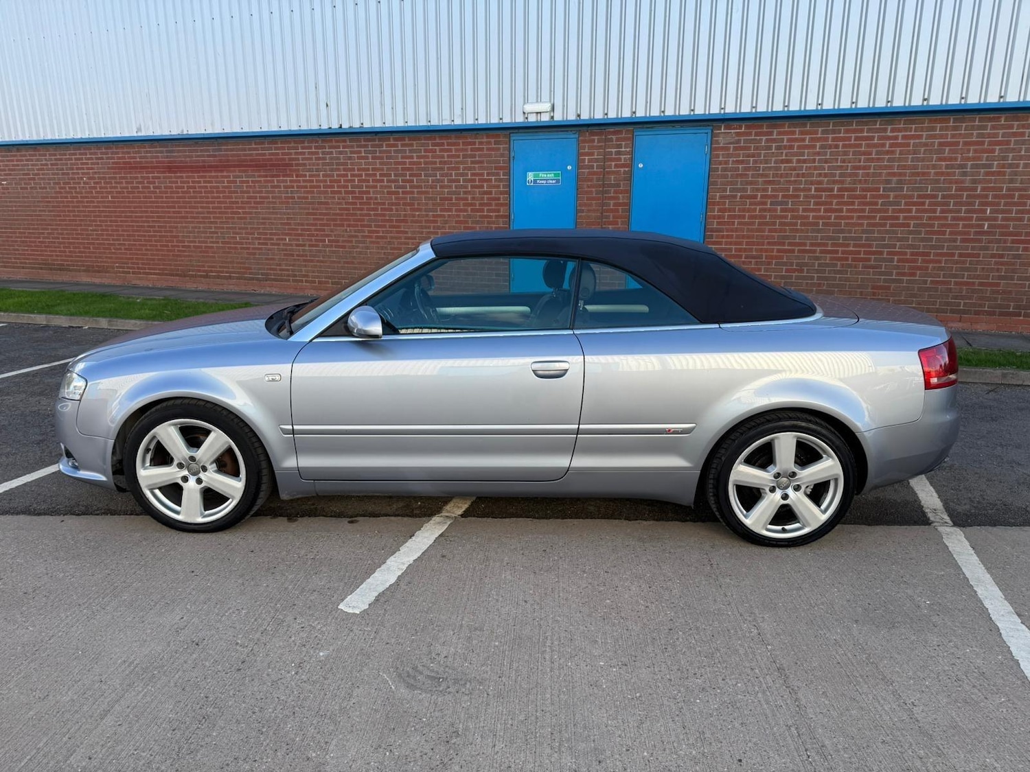 Used Audi A4 2009 for sale - 76389388: Photo 3