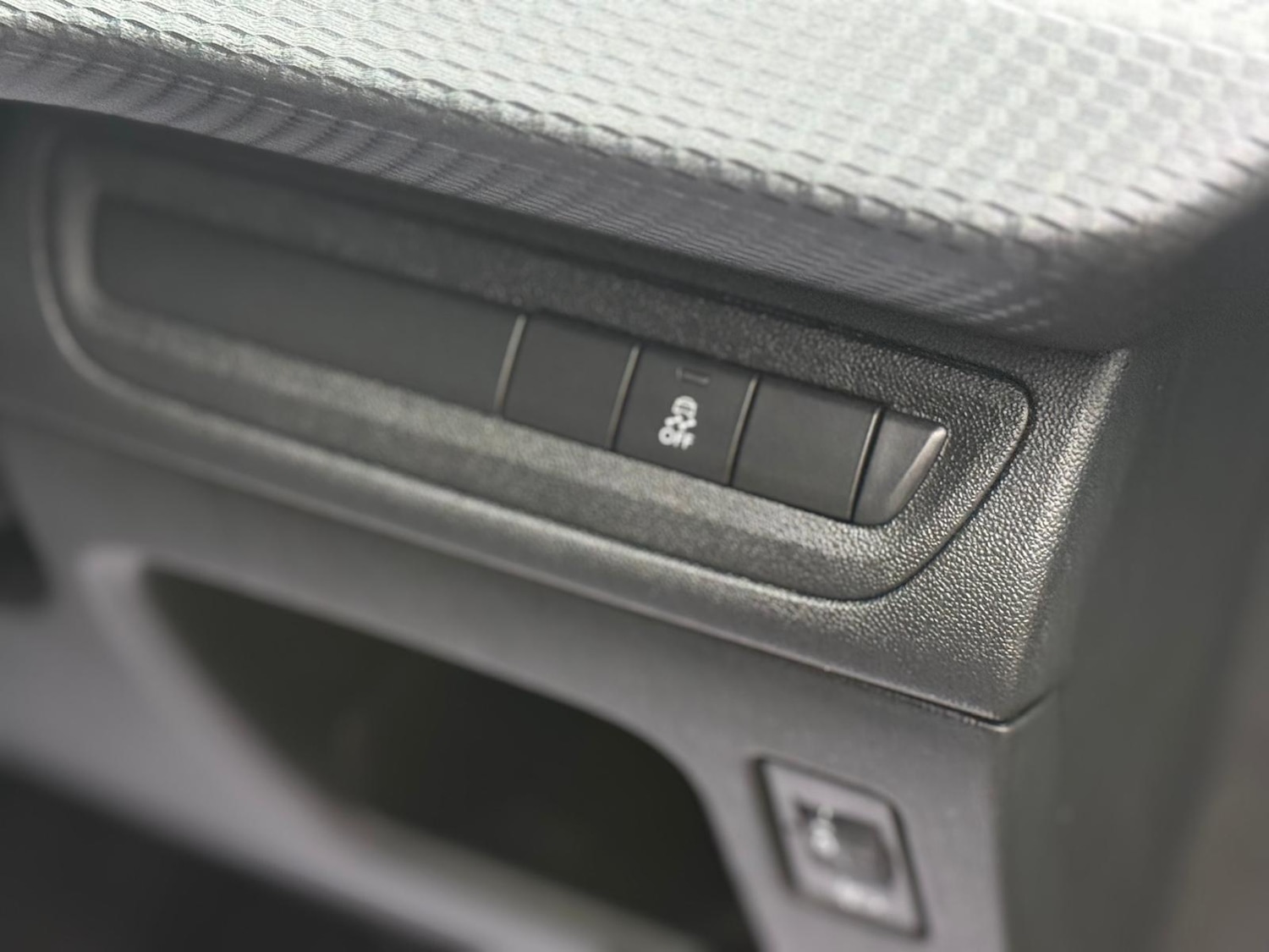 Used Peugeot 208 2016 for sale - 77230565: Photo 21