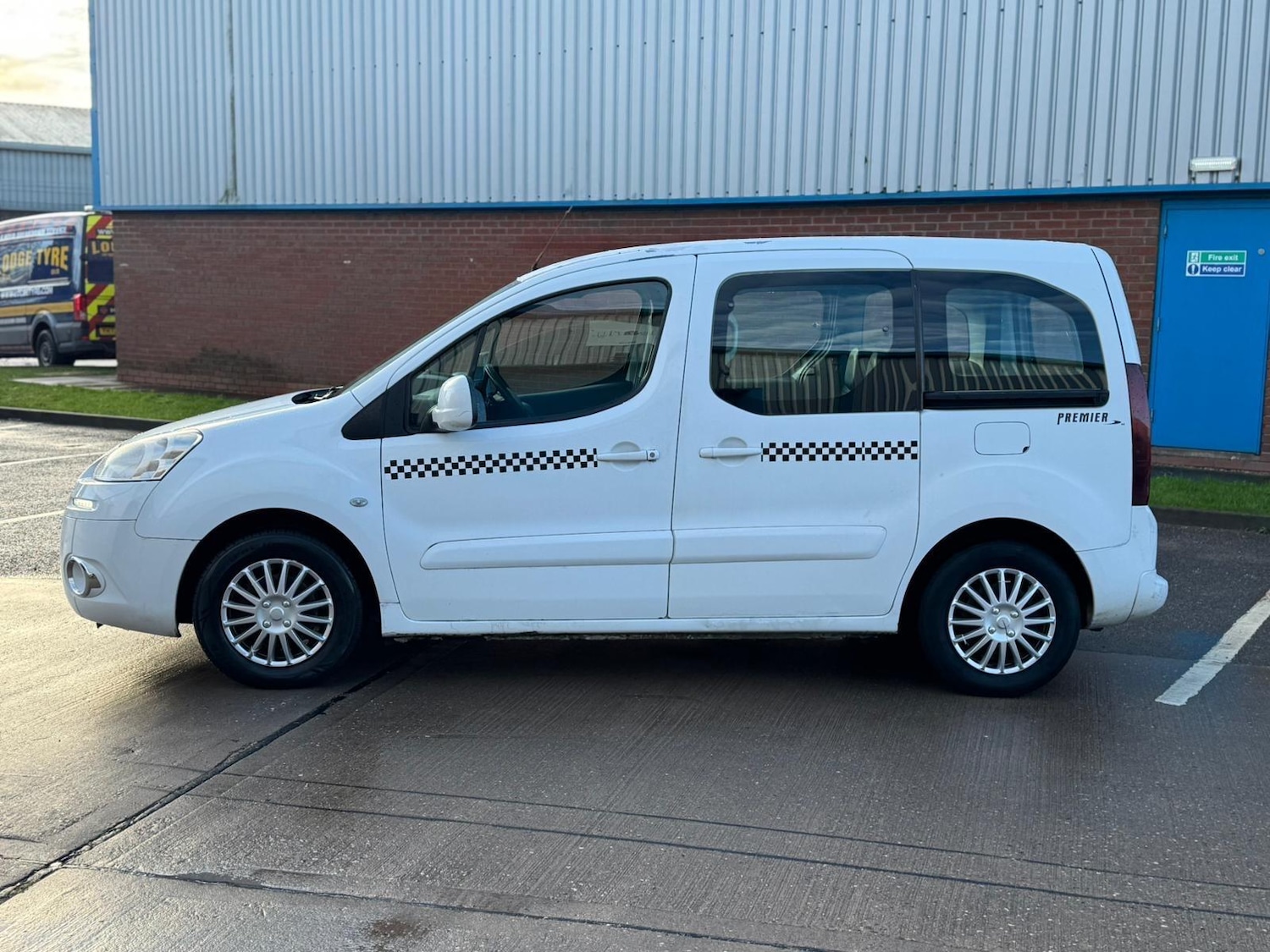 Used Peugeot Partner Tepee 2014 for sale - 77143717: Photo 3