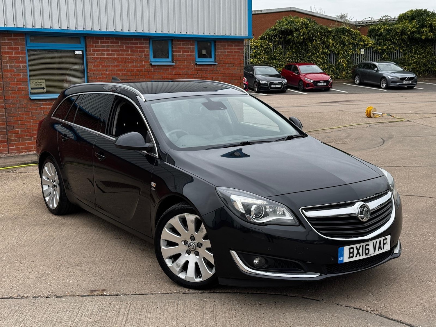 Used Vauxhall Insignia 2016 for sale - 78099817: Photo 2