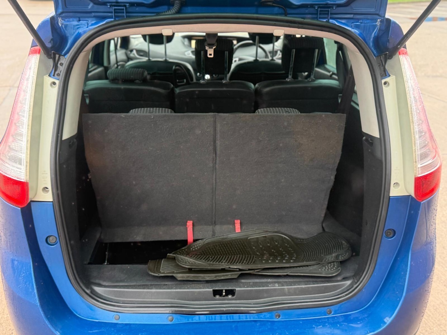 Used Renault Grand Scenic 2011 for sale - 77537357: Photo 19