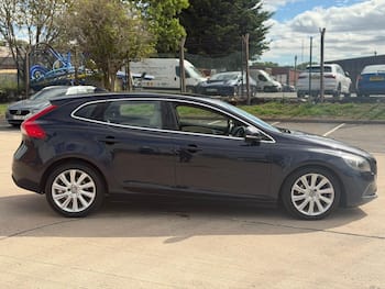 Used Volvo V40 2015 for sale - 79807927: Photo