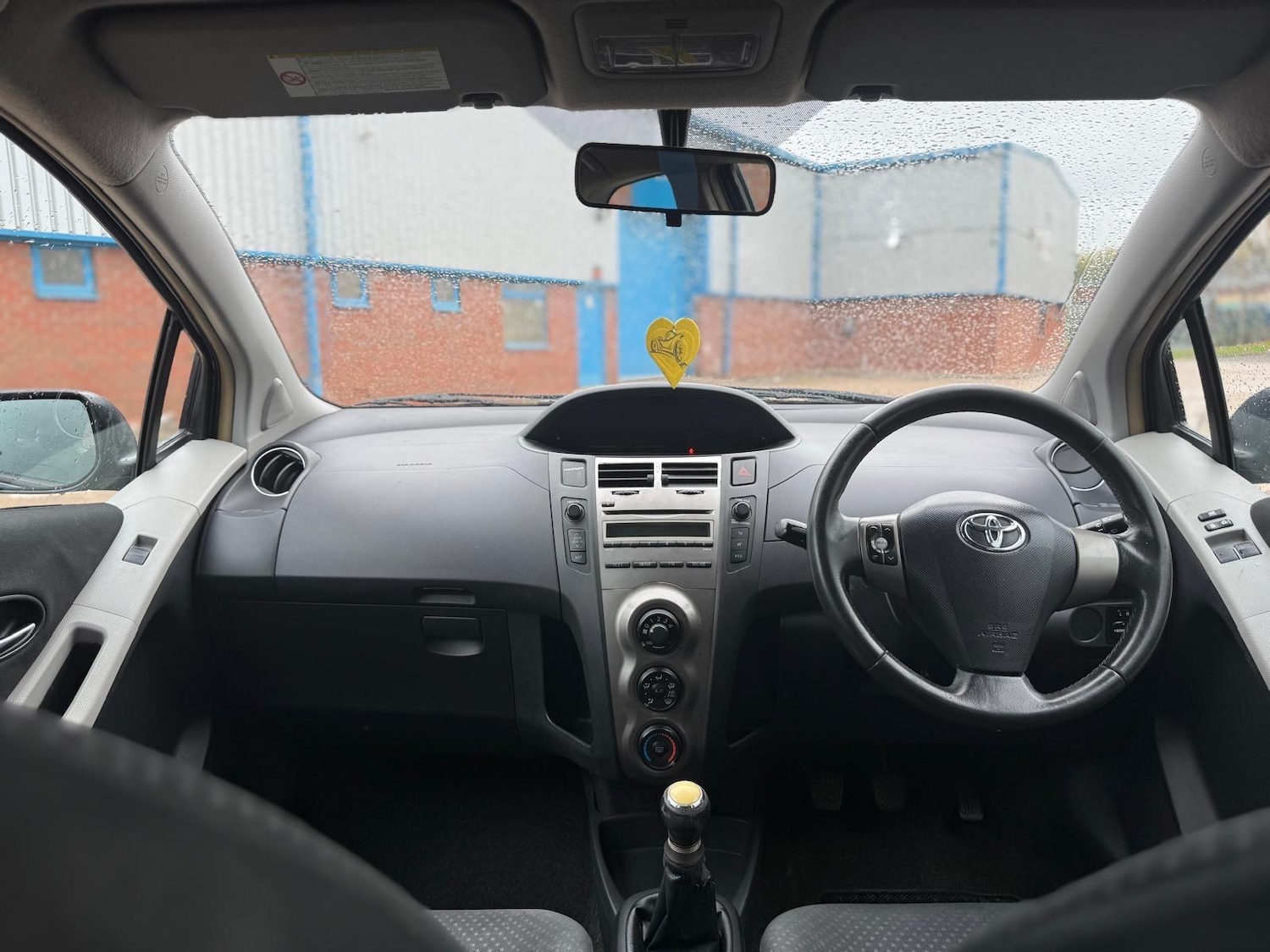 Used Toyota Yaris 2011 for sale - 76318180: Photo 17