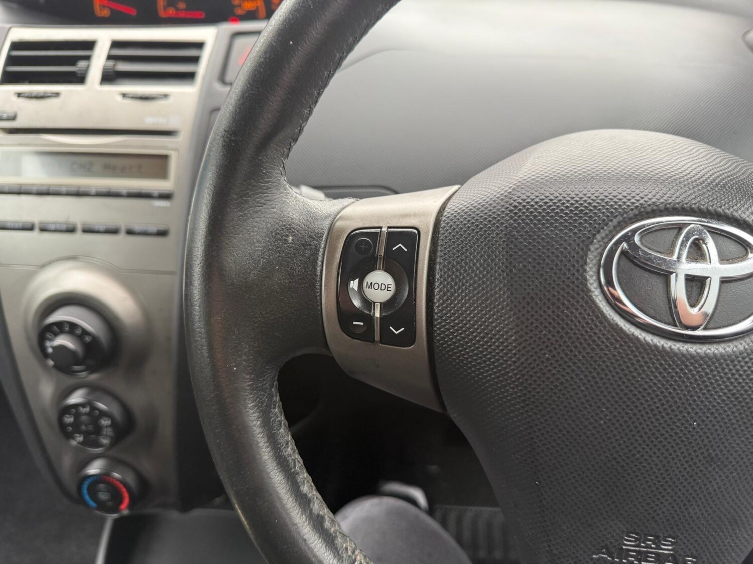 Used Toyota Yaris 2011 for sale - 76318180: Photo 21