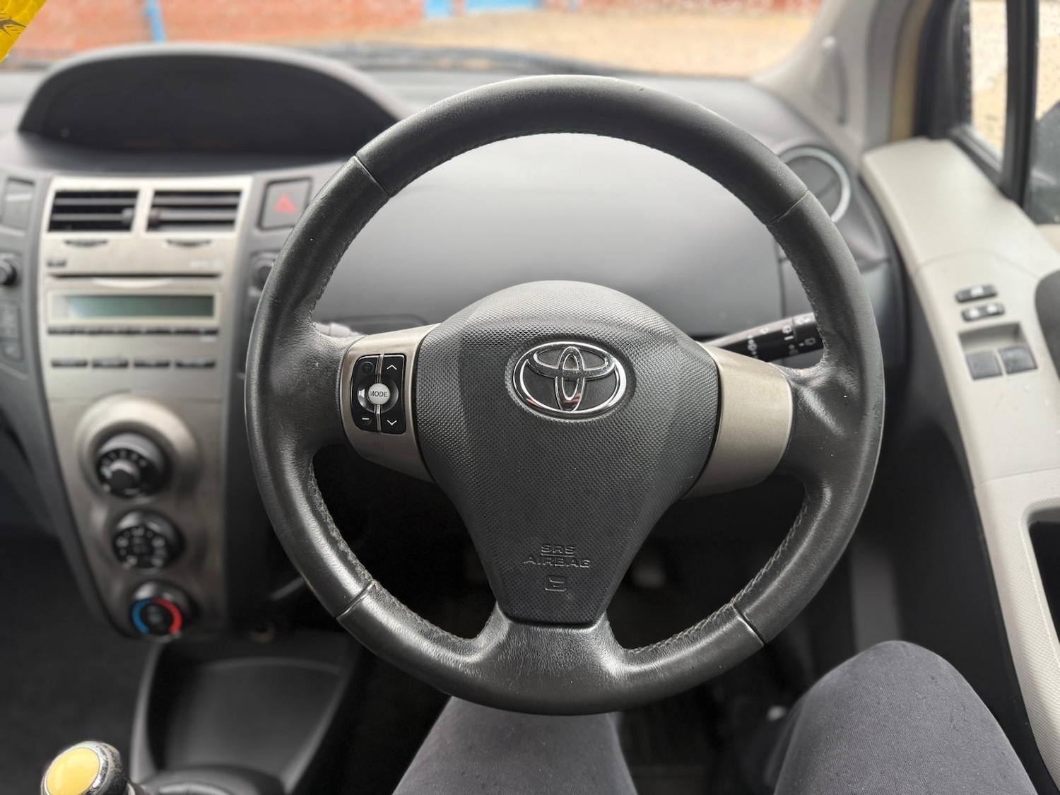 Used Toyota Yaris 2011 for sale - 76318180: Photo 24