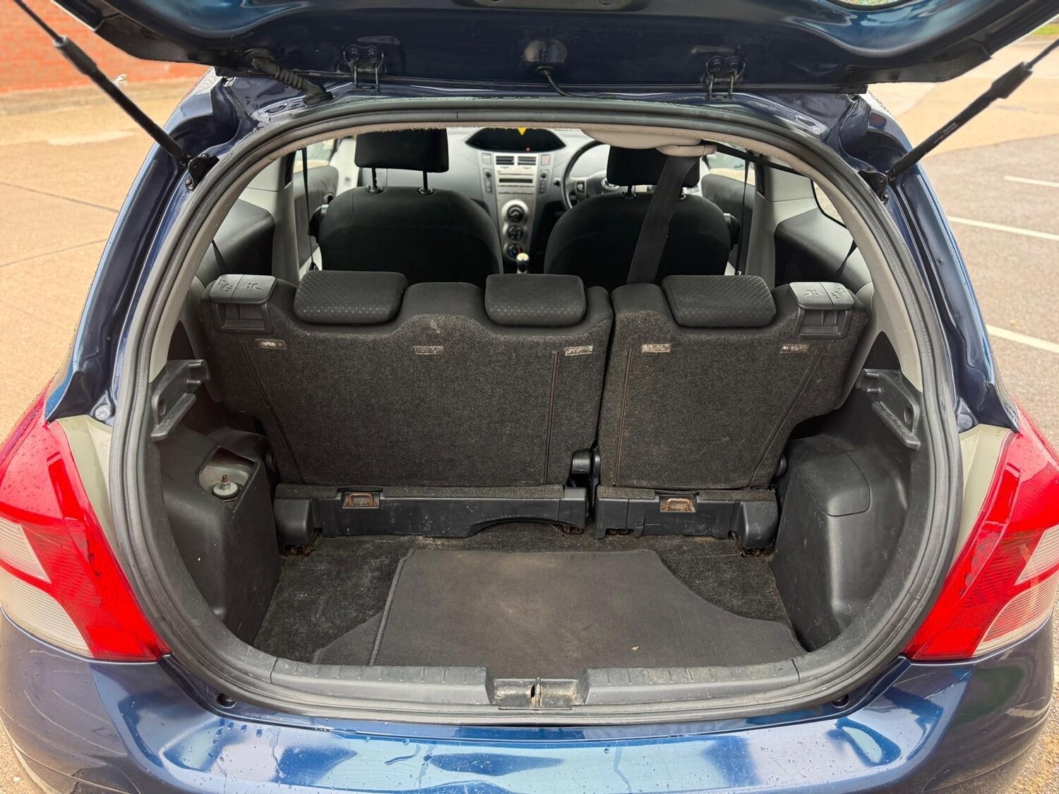 Used Toyota Yaris 2011 for sale - 76318180: Photo 25