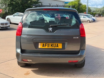 Used Peugeot 5008 2011 for sale - 78853873: Photo
