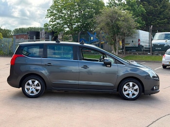 Used Peugeot 5008 2011 for sale - 78853873: Photo