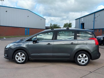 Used Peugeot 5008 2011 for sale - 78853873: Photo