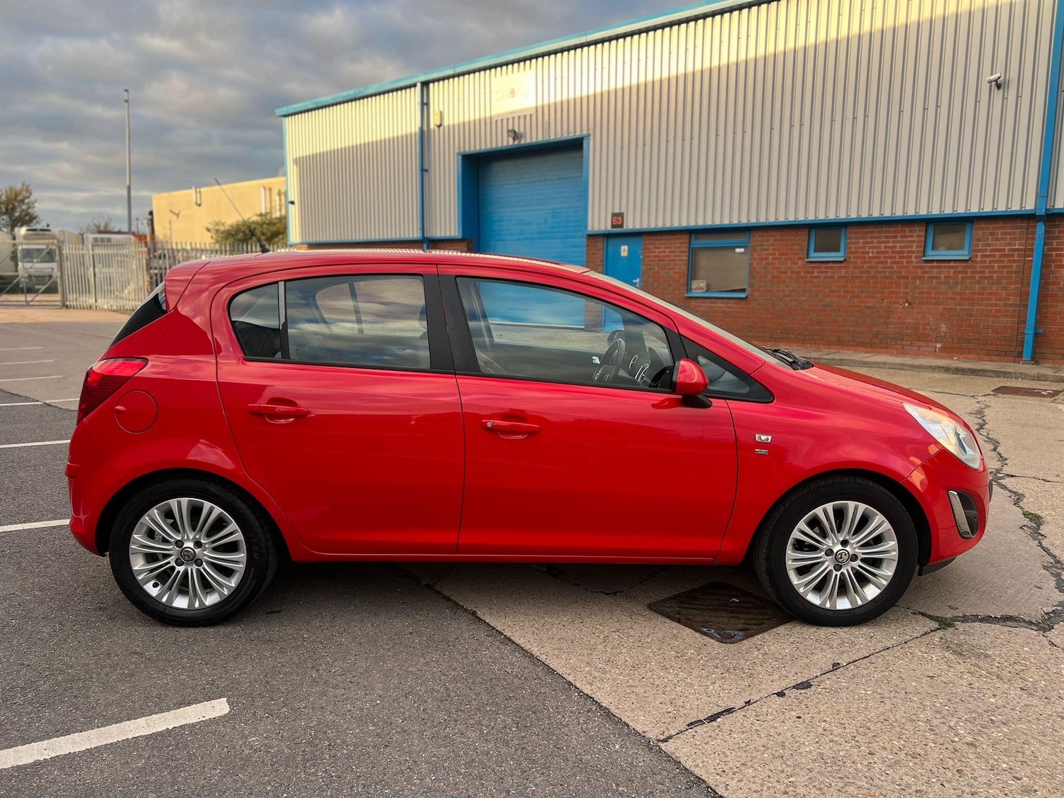 Used Vauxhall Corsa 2013 for sale - 76538973: Photo 4