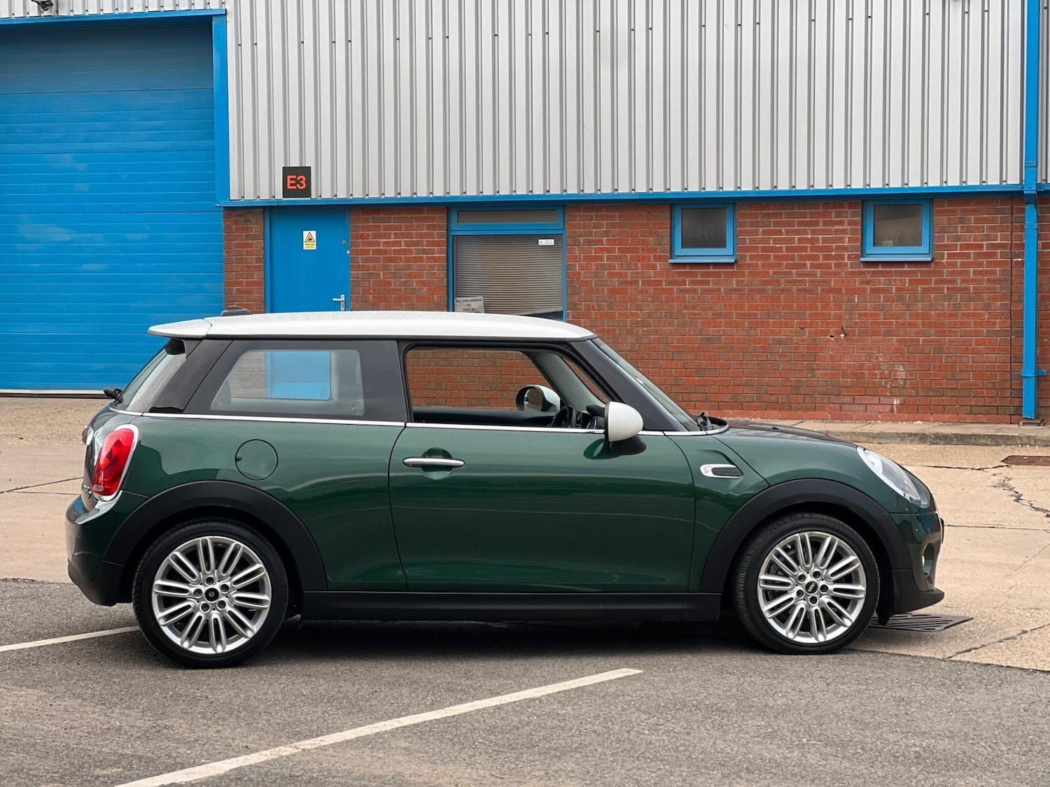 Used MINI Hatch 2015 for sale - 76360296: Photo 4