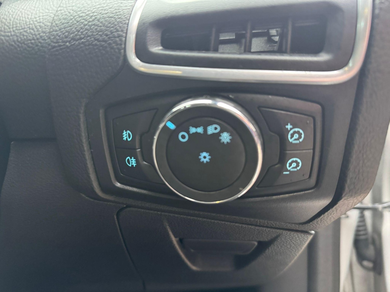 Used Ford Focus 2011 for sale - 77537838: Photo 15