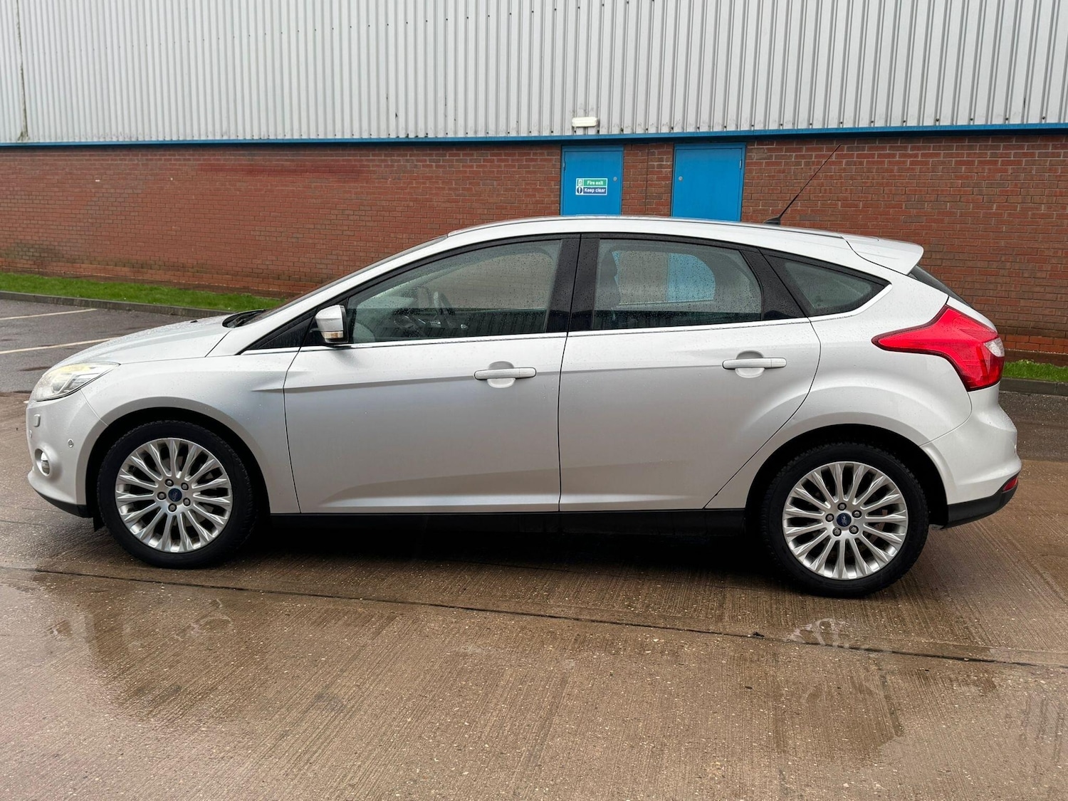 Used Ford Focus 2011 for sale - 77537838: Photo 4