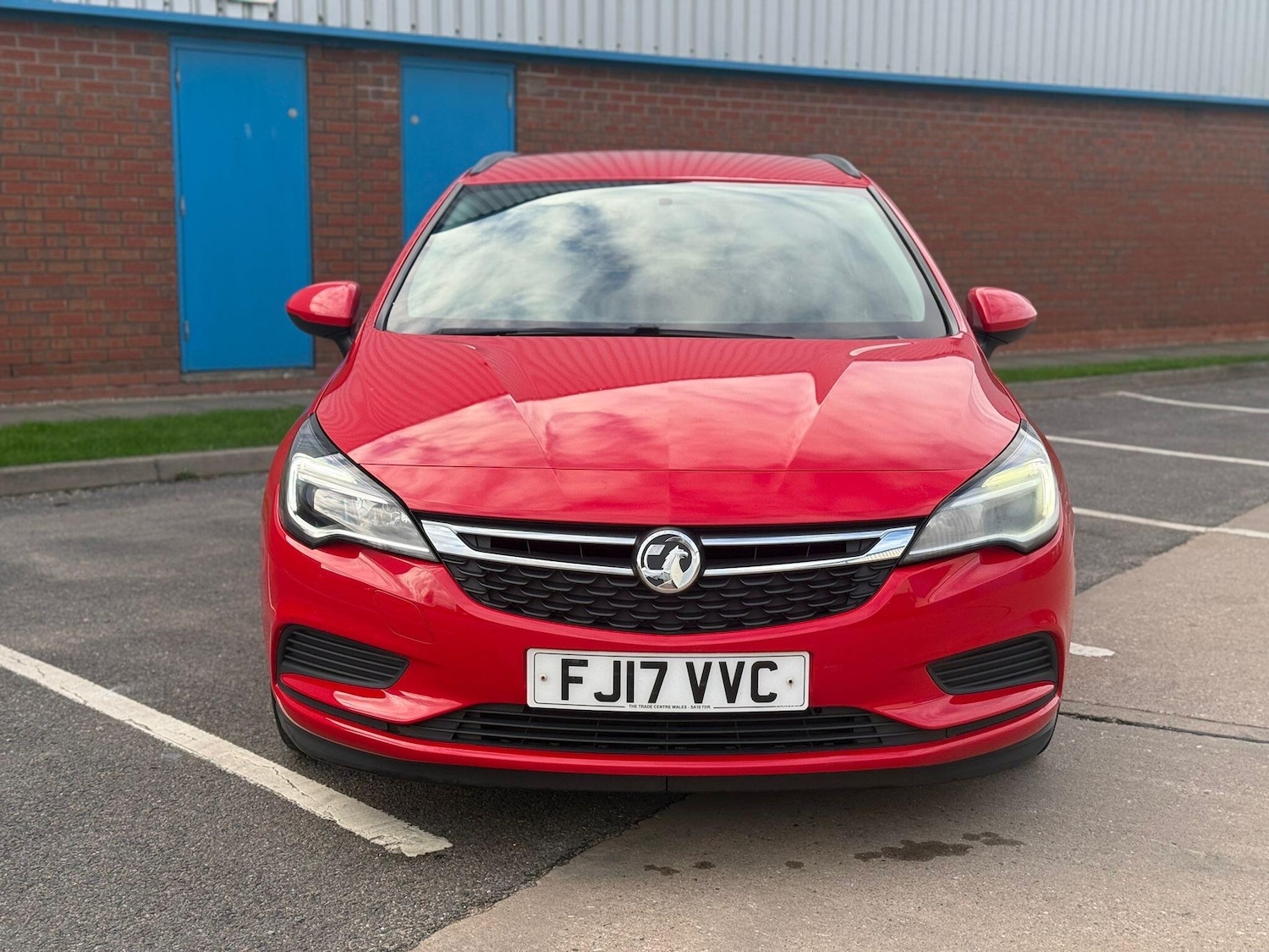 Used Vauxhall Astra 2017 for sale - 76607937: Photo 1
