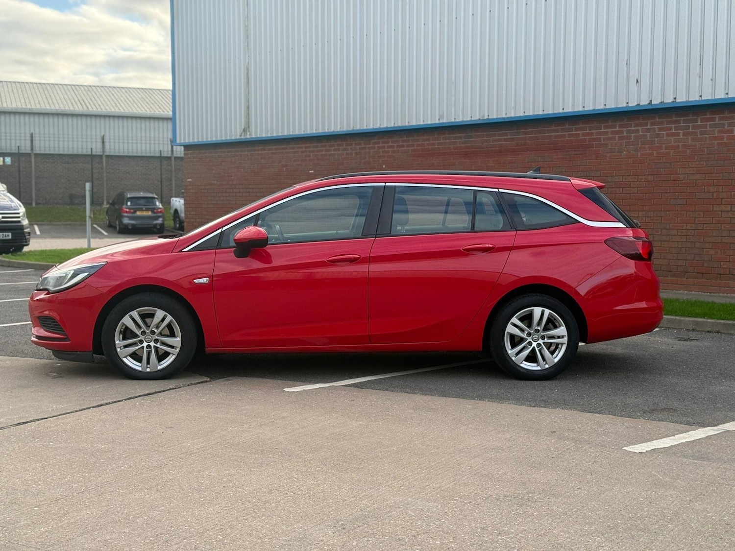 Used Vauxhall Astra 2017 for sale - 76607937: Photo 3