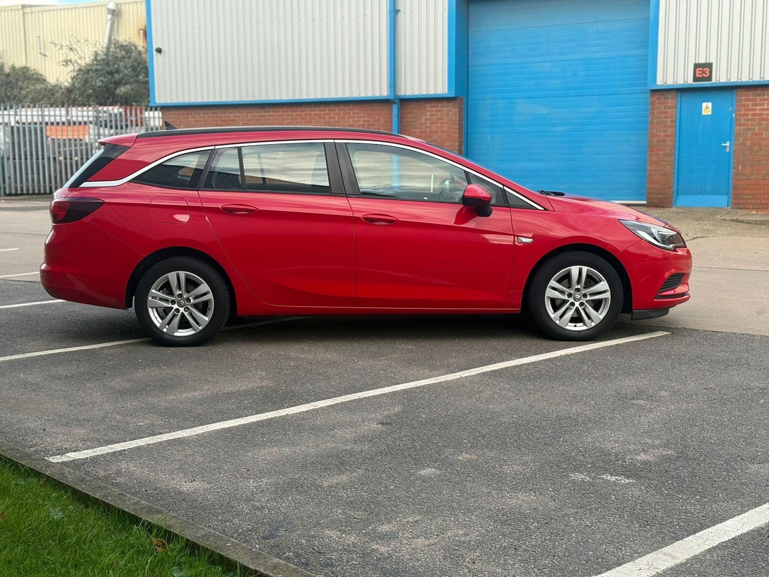 Used Vauxhall Astra 2017 for sale - 76607937: Photo 4