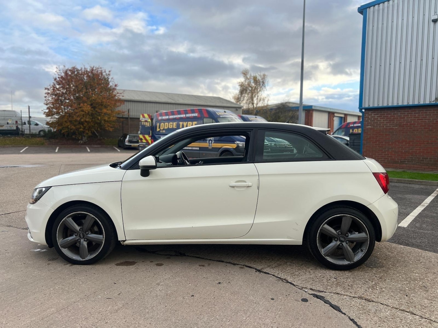 Used Audi A1 2012 for sale - 76388419: Photo 4
