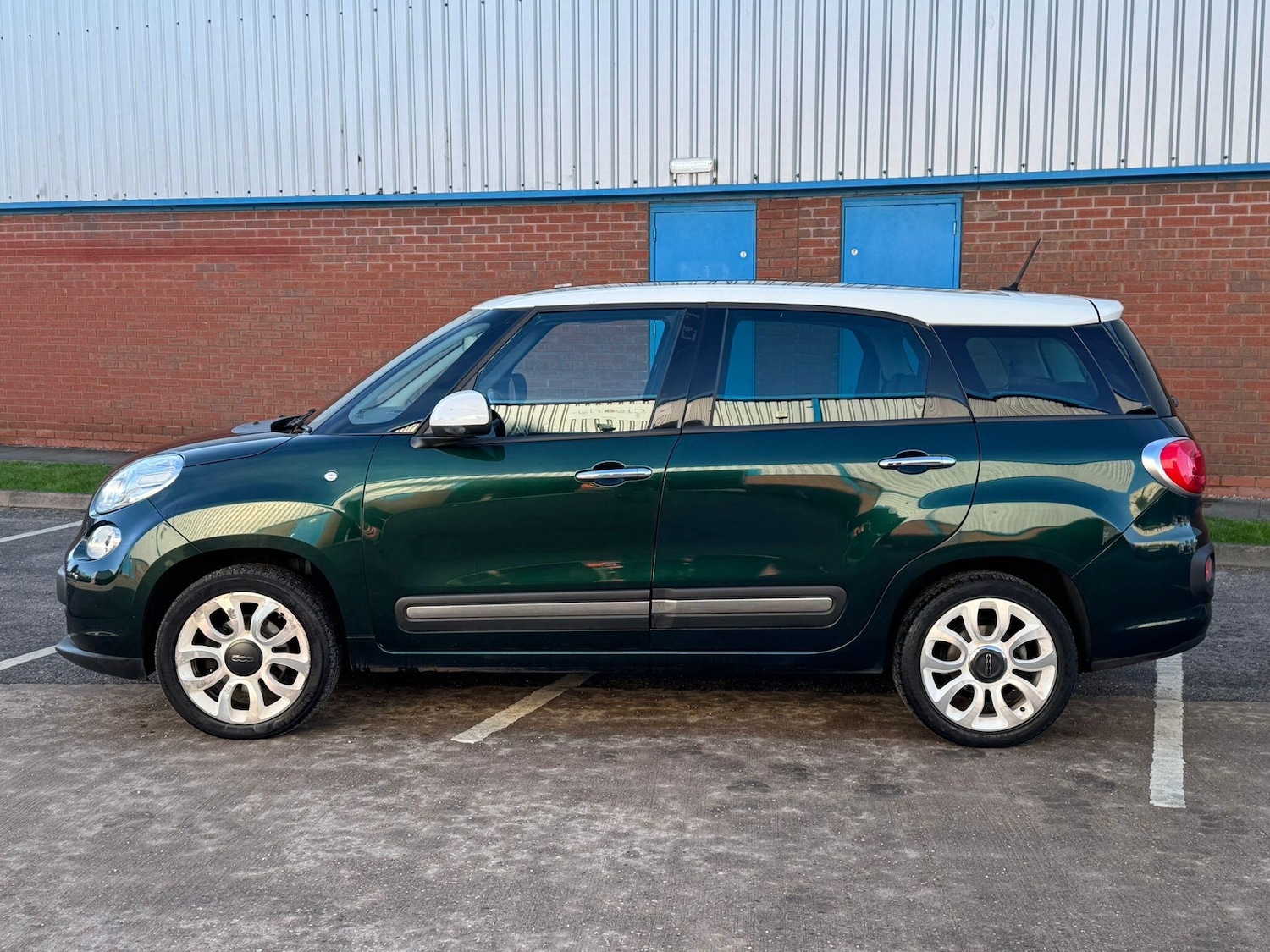 Used Fiat 500L 2013 for sale - 76656958: Photo 3