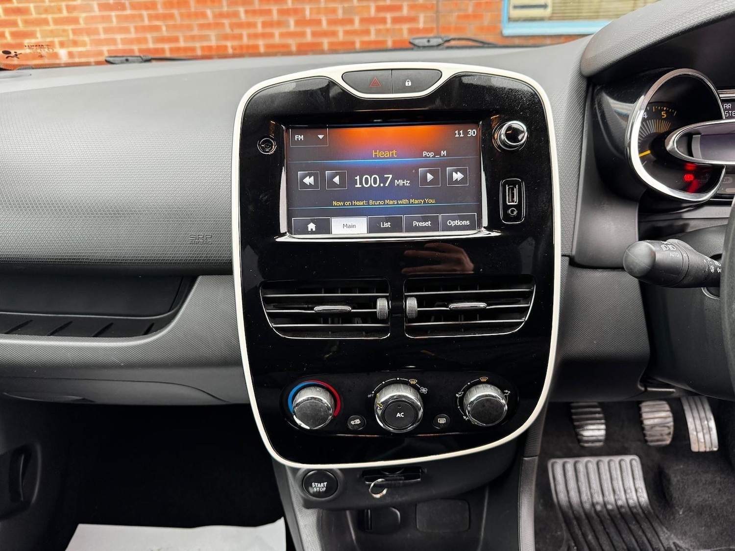 Used Renault Clio 2015 for sale - 77783965: Photo 19