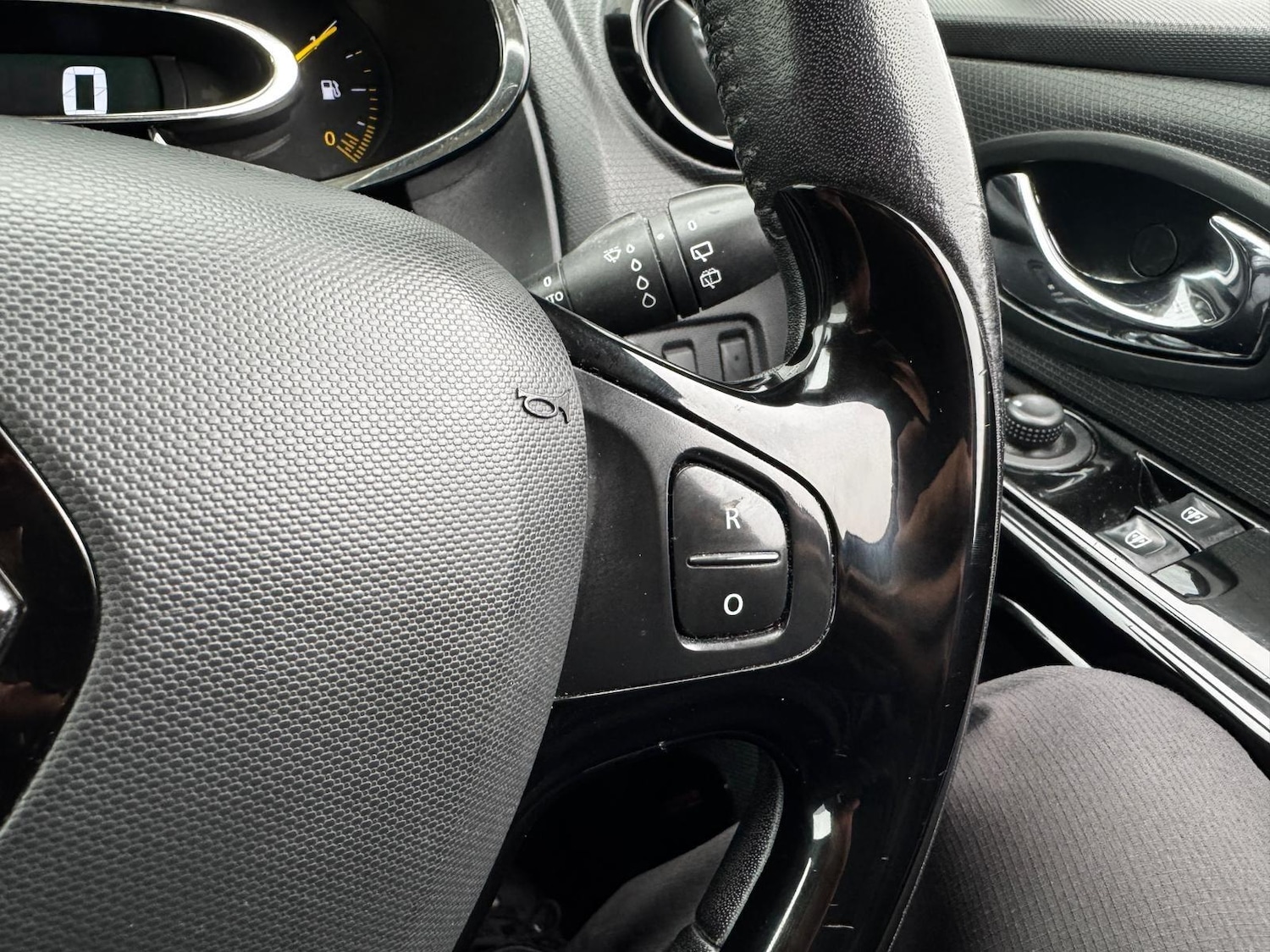 Used Renault Clio 2015 for sale - 77783965: Photo 24