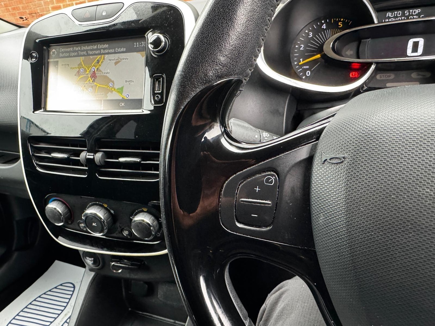 Used Renault Clio 2015 for sale - 77783965: Photo 25