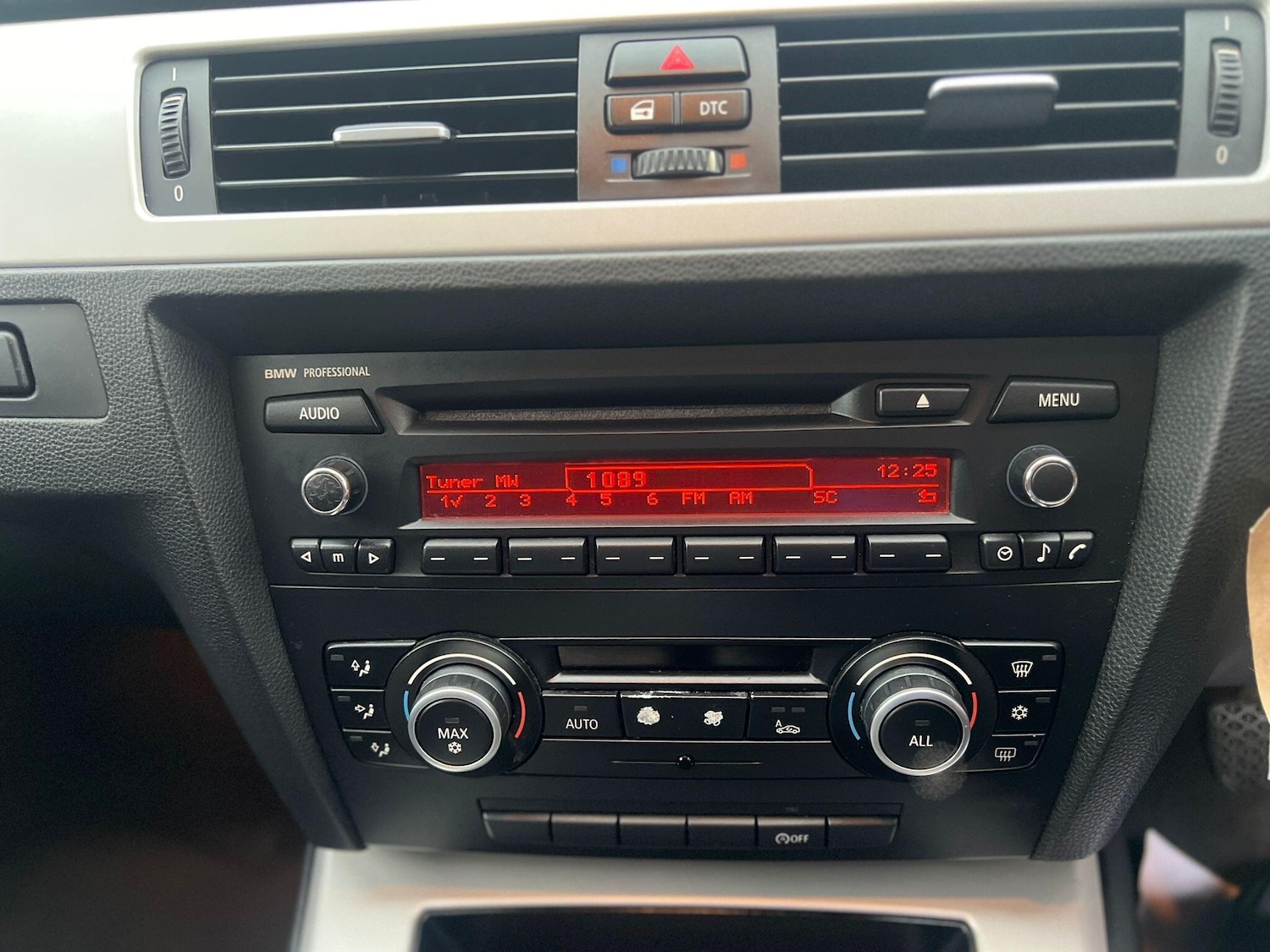 Used BMW 3 Series 2010 for sale - 77040995: Photo 15