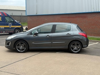 Used Peugeot 308 2012 for sale - 75400953: Photo