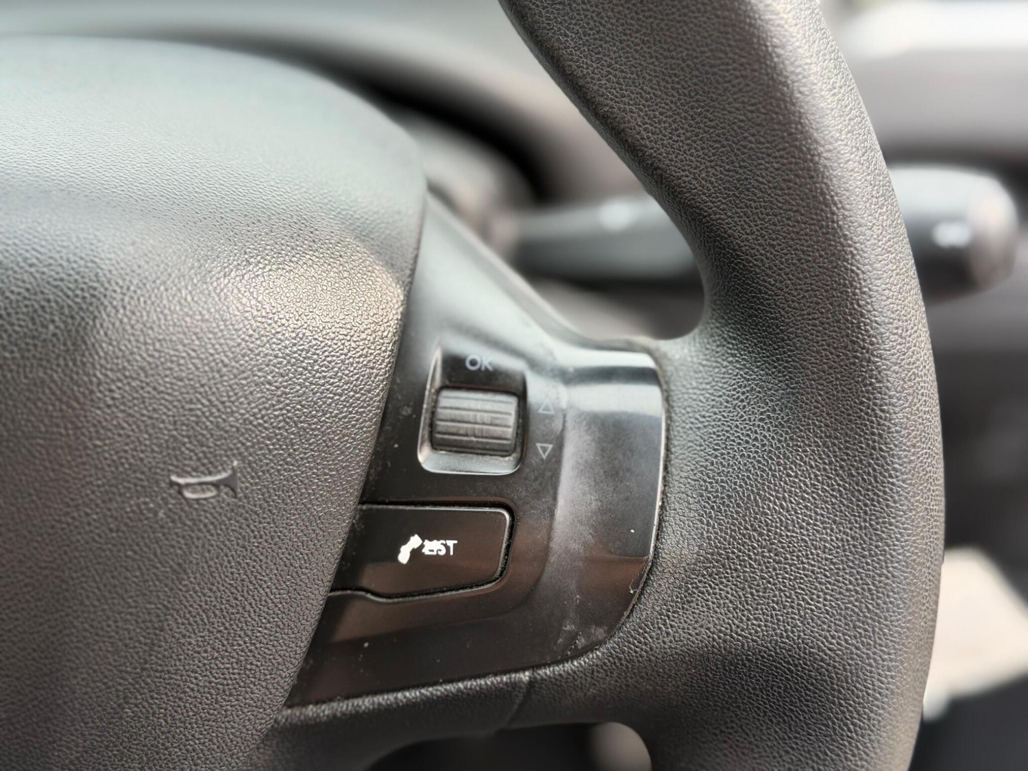 Used Peugeot 208 2014 for sale - 77994396: Photo 21