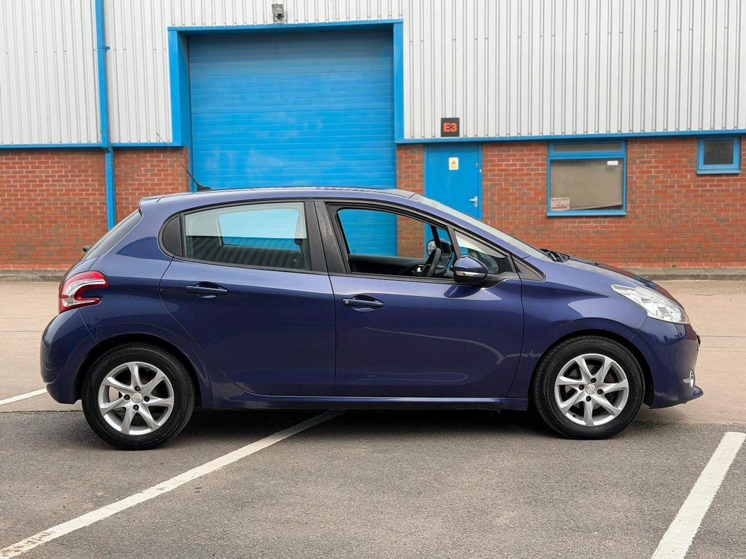 Used Peugeot 208 2014 for sale - 77994396: Photo 3