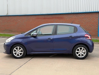 Used Peugeot 208 2014 for sale - 77994396: Photo