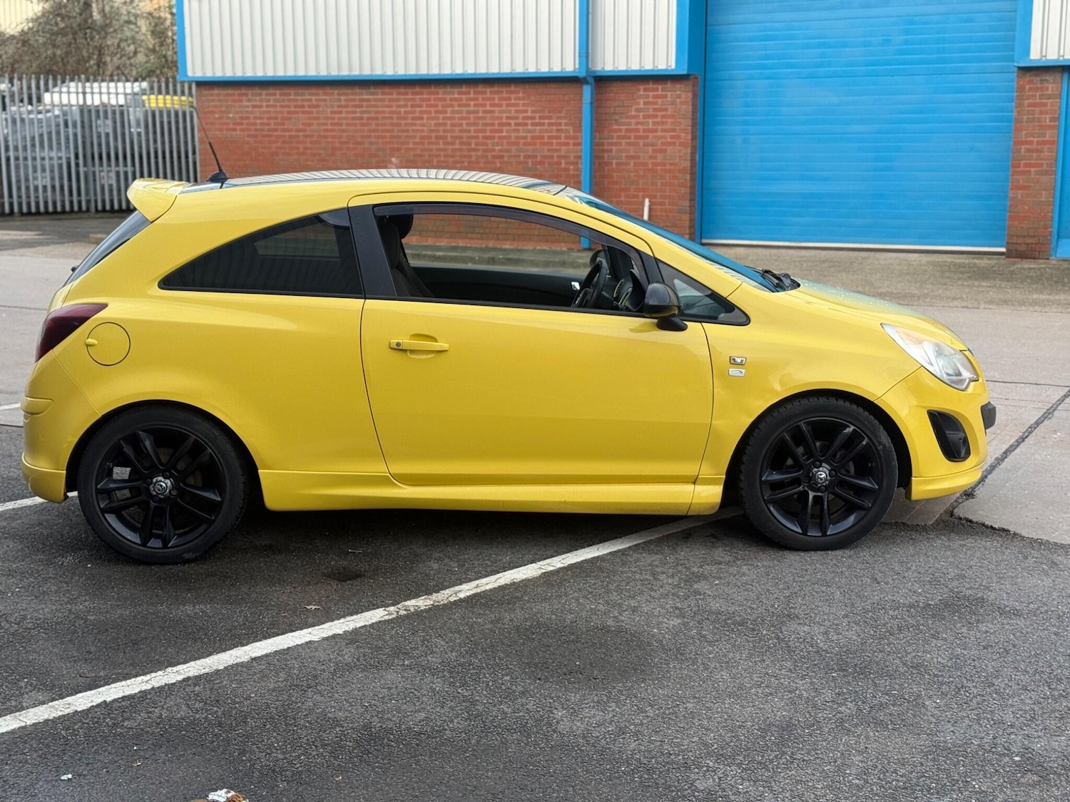 Used Vauxhall Corsa 2012 for sale - 77496981: Photo 3