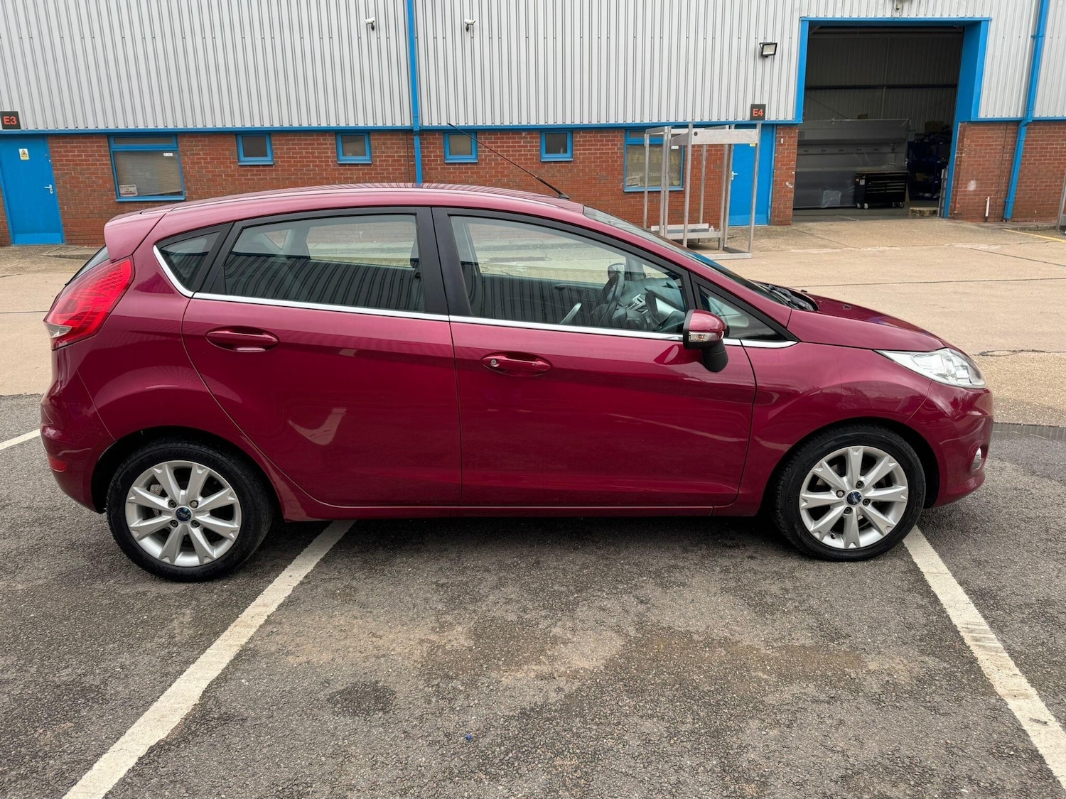 Used Ford Fiesta 2010 for sale - 76457709: Photo 4