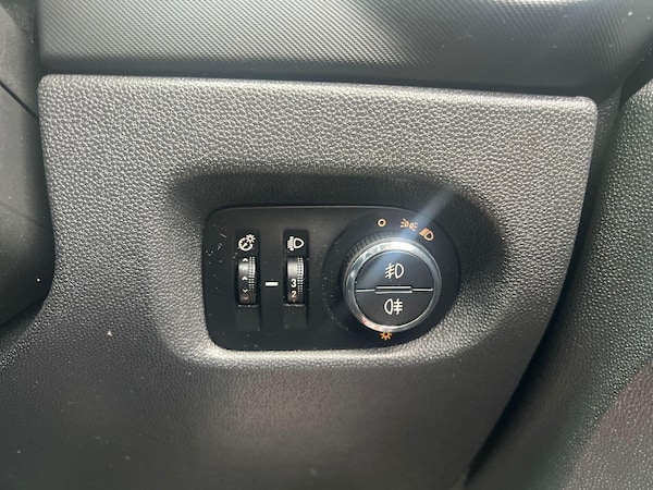 Used Vauxhall Corsa 2010 for sale - 76283252: Photo 22