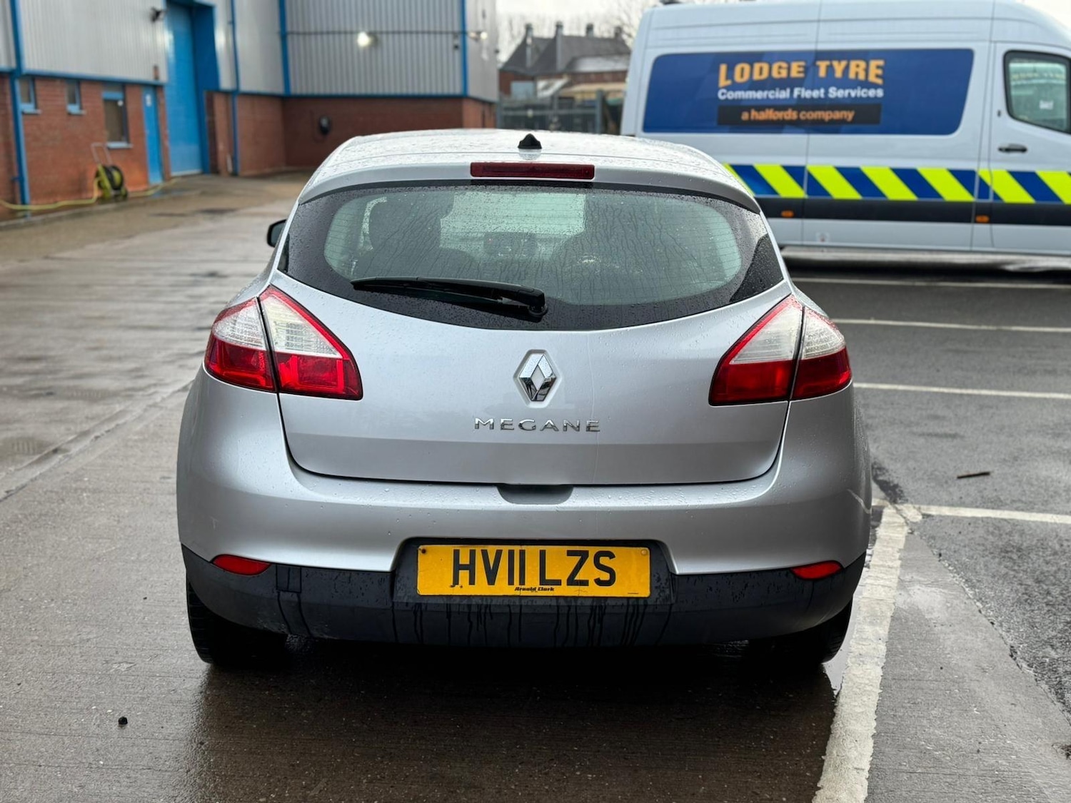 Used Renault Megane 2011 for sale - 76824861: Photo 2