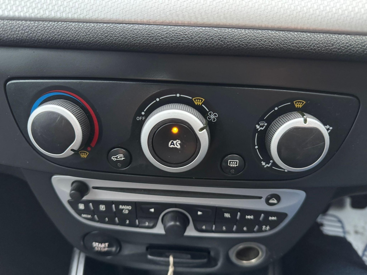 Used Renault Megane 2011 for sale - 76824861: Photo 21