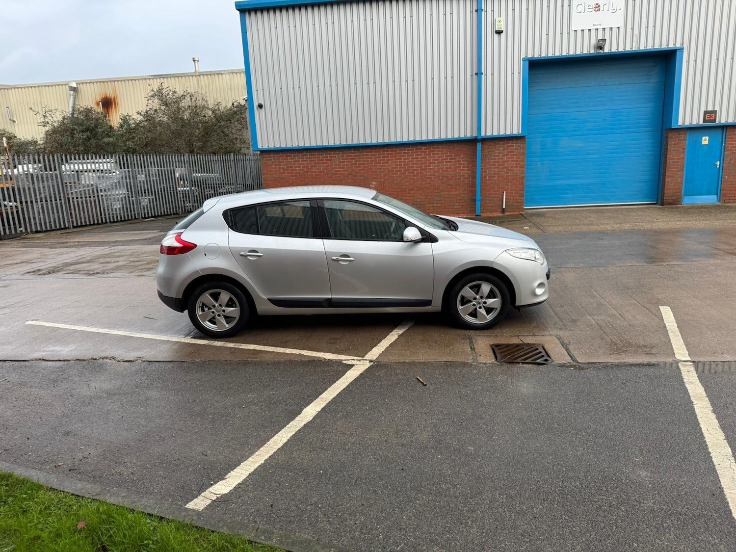 Used Renault Megane 2011 for sale - 76824861: Photo 3