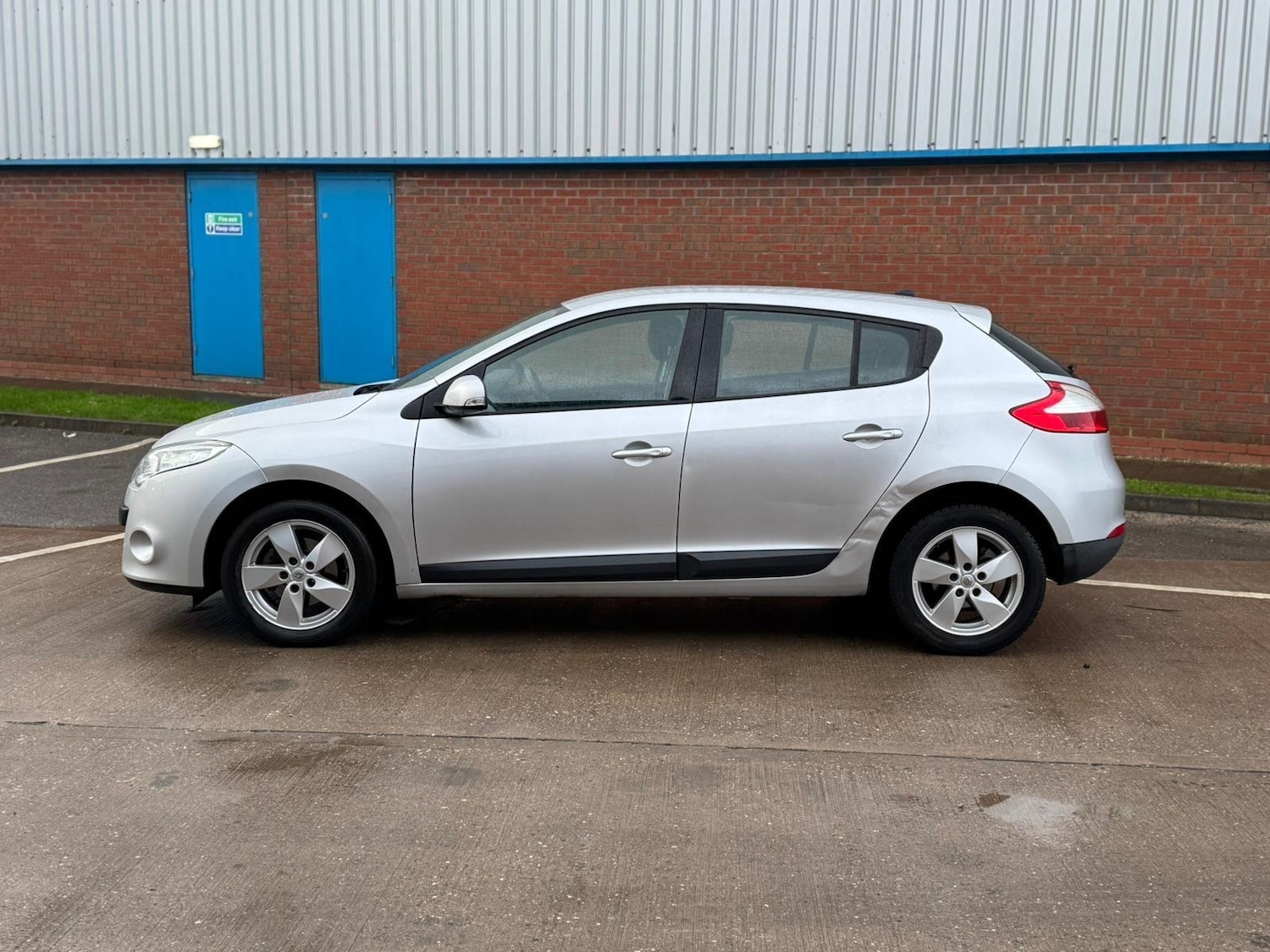 Used Renault Megane 2011 for sale - 76824861: Photo 4