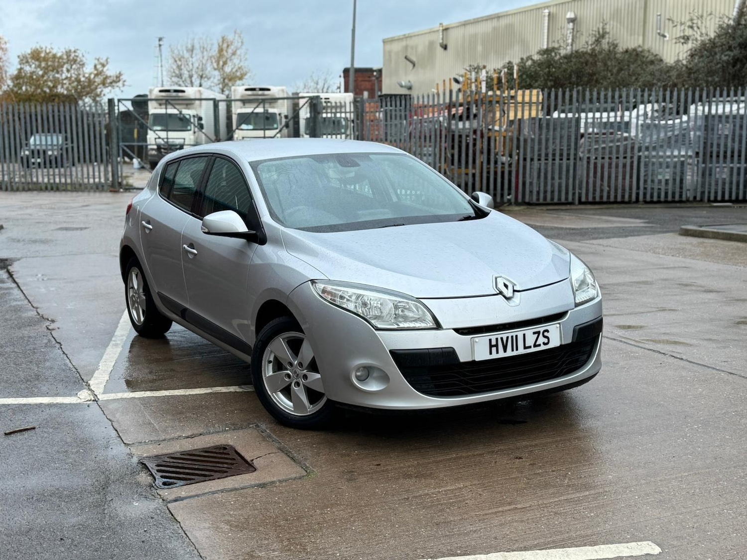 Used Renault Megane 2011 for sale - 76824861: Photo 8