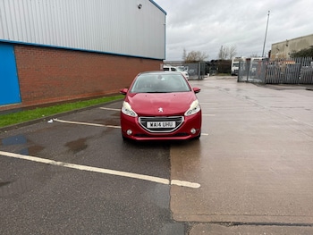 Used Peugeot 208 2014 for sale - 76975817: Photo