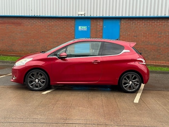 Used Peugeot 208 2014 for sale - 76975817: Photo