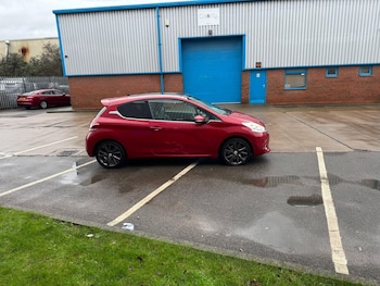 Used Peugeot 208 2014 for sale - 76975817: Photo