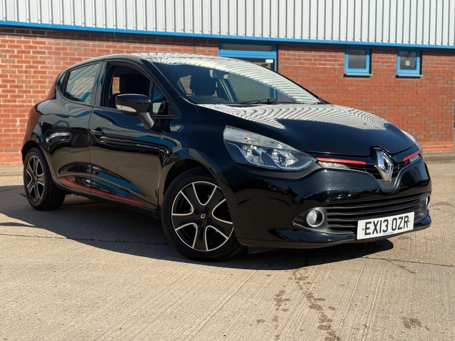 Used Renault Clio 2013 for sale - 77940039: Photo 2