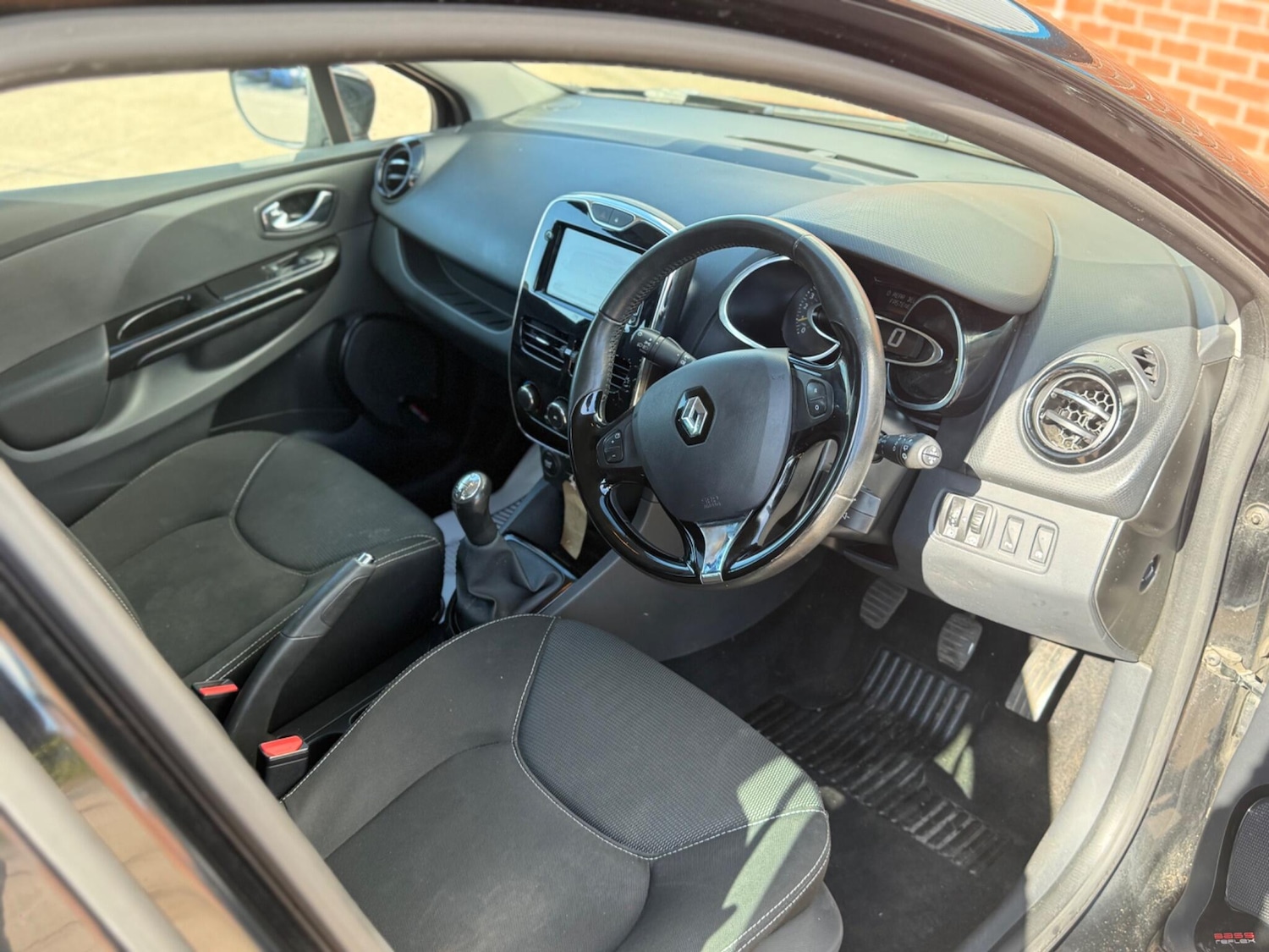 Used Renault Clio 2013 for sale - 77940039: Photo 21