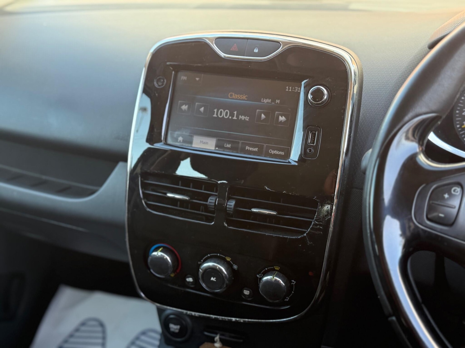 Used Renault Clio 2013 for sale - 77940039: Photo 29