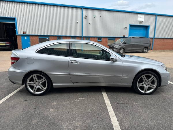 Used Mercedes-Benz CLC 2010 for sale - 75506834: Photo 3