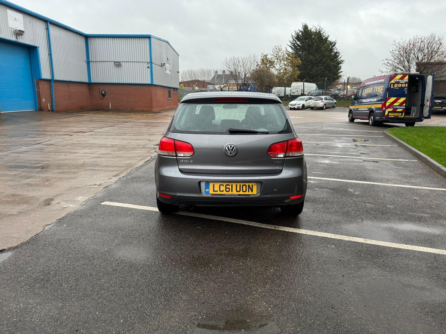 Used Volkswagen Golf 2011 for sale - 76572425: Photo 2